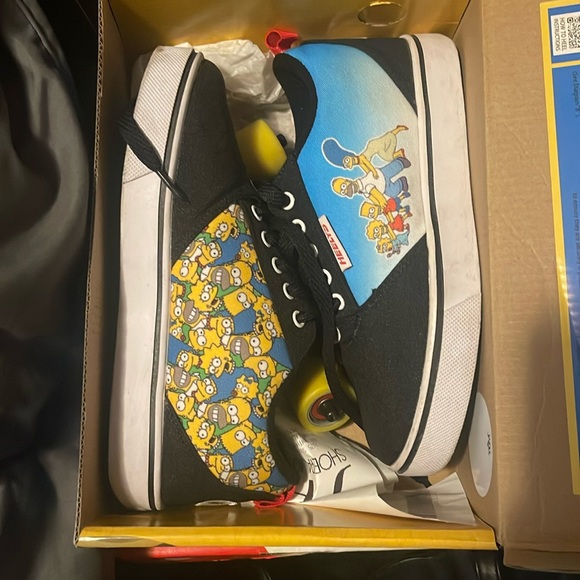 Simpsons Heelys - Picture 1 of 3